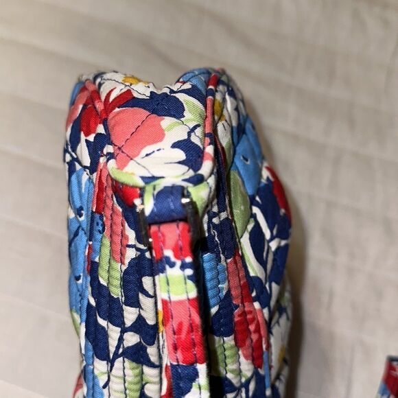 Vera Bradley NWT Blue Red Floral Quilted Summer Cottage Mini Crossbody Purse - Picture 8 of 10
